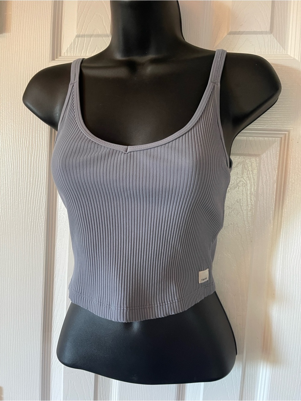 Vuori Ribbed Scoop Crop Tank - Light Gray